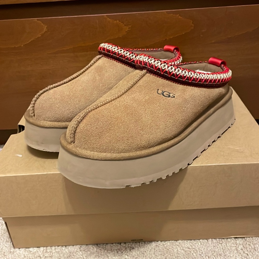 Size 7 Ugg Tazz